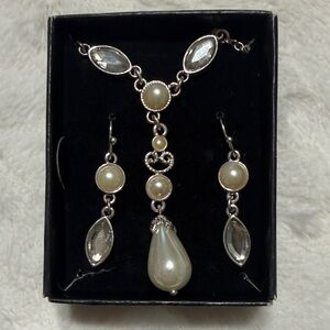 Avon Pearlesque Touches Necklace/Earring Set